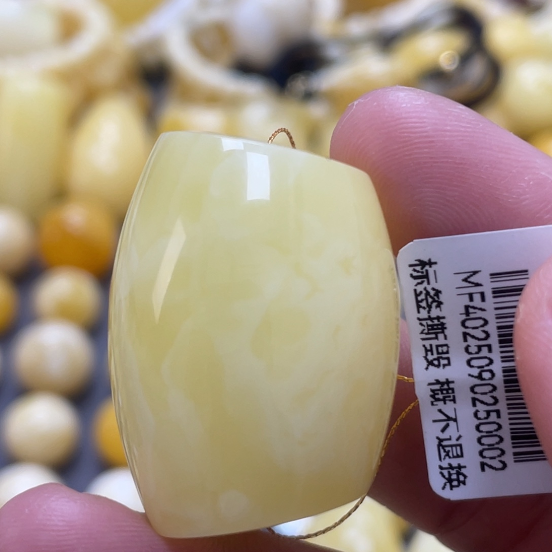 蜜蜡未镶嵌裸石25*33.9mm