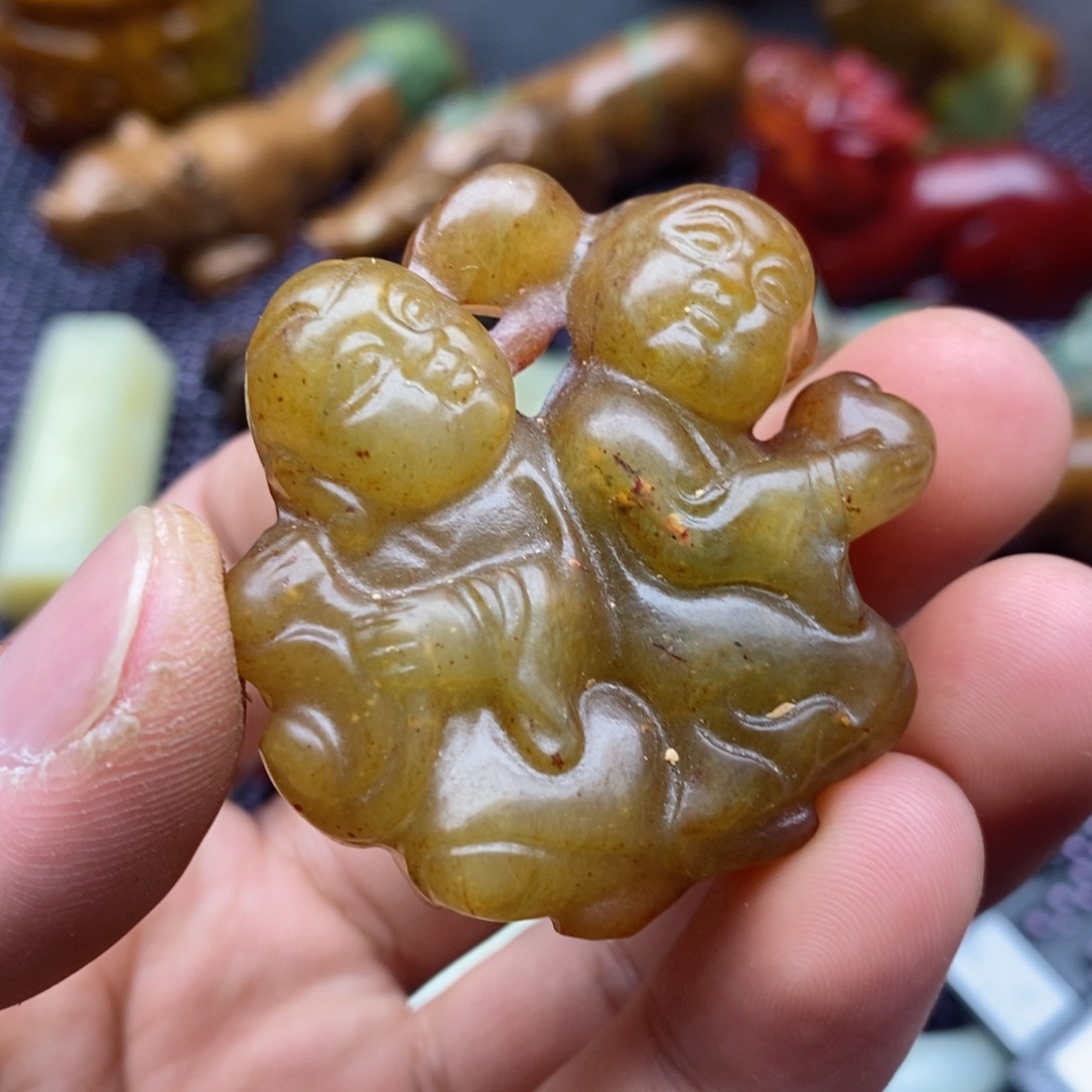 蛇纹石玉颈饰未镶嵌