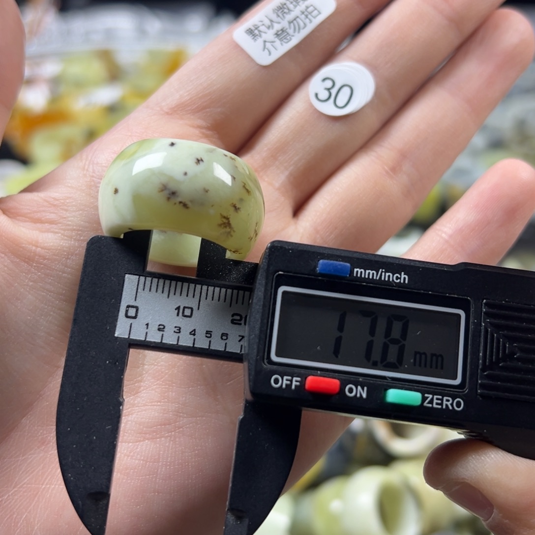 蛇纹石玉未镶嵌戒指