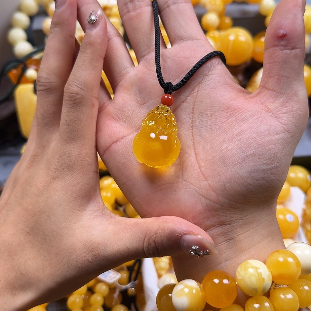 琥珀珠宝奇石未镶嵌