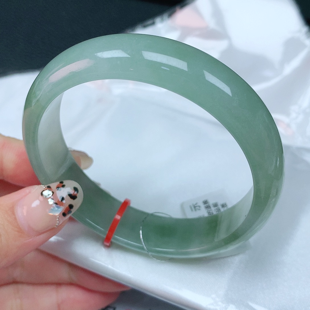 翡翠手镯未镶嵌57轮胎