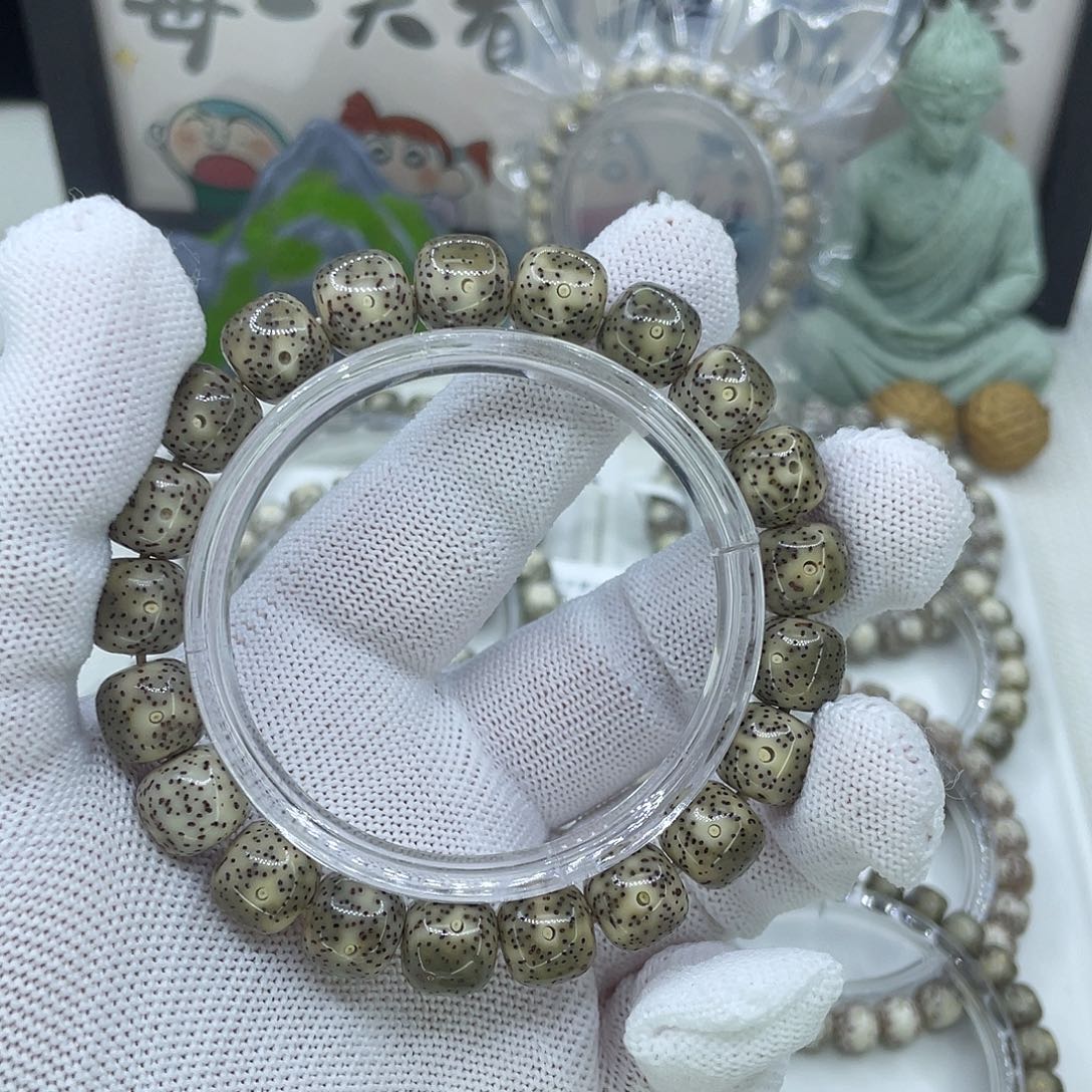 星月菩提吊坠绿包白