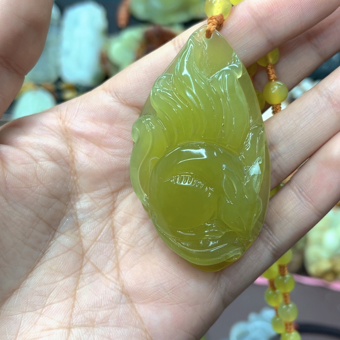 蛇纹石玉颈饰未镶嵌