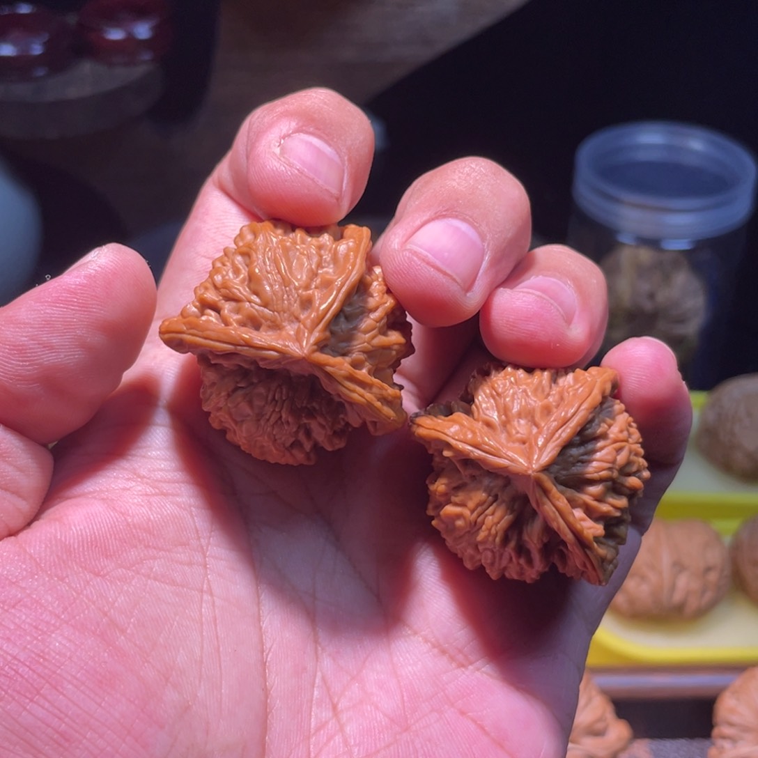 文玩核桃把件盛**人39全品三愣盘山