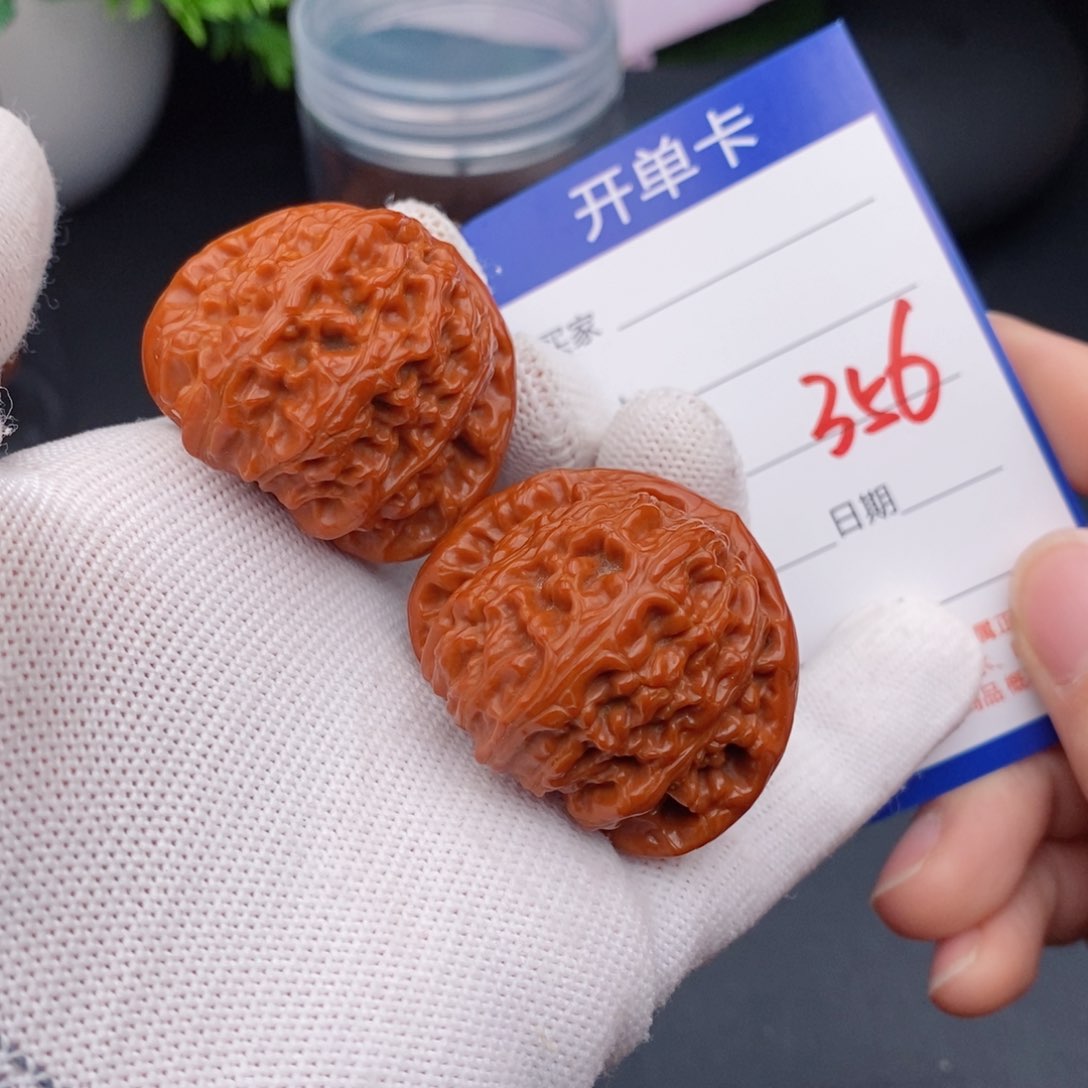文玩核桃把件40三角白356