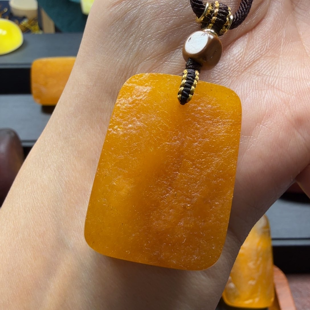 琥珀吊坠(赠链)未镶嵌