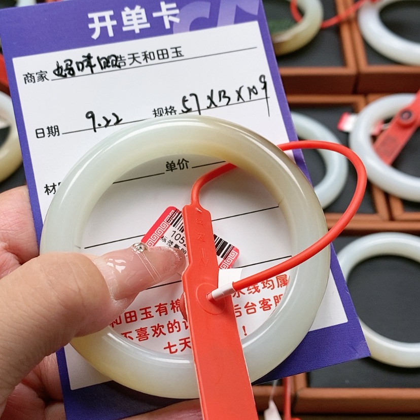 【闪购商品】未镶嵌手镯和田玉妈****姐