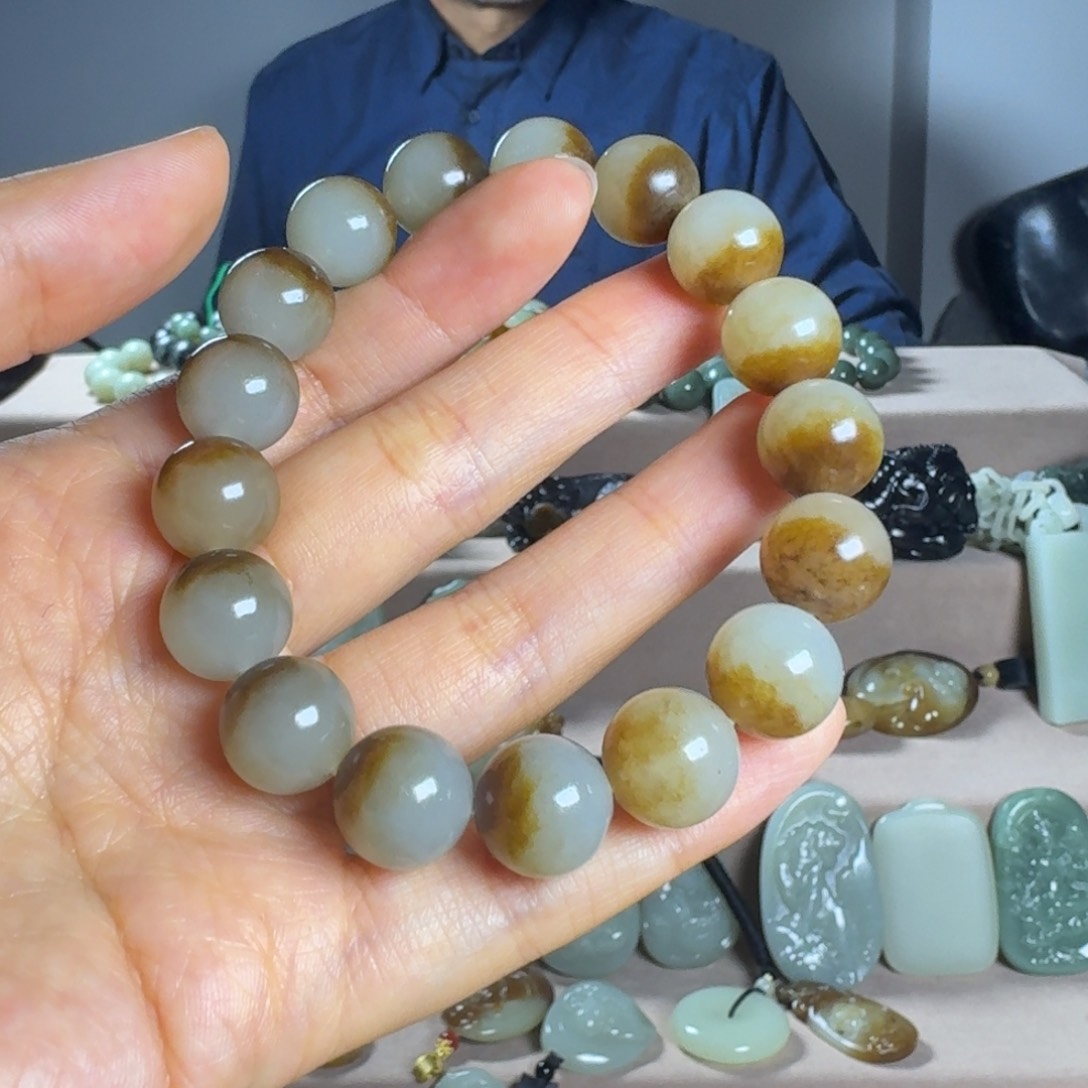 和田玉颈饰未镶嵌