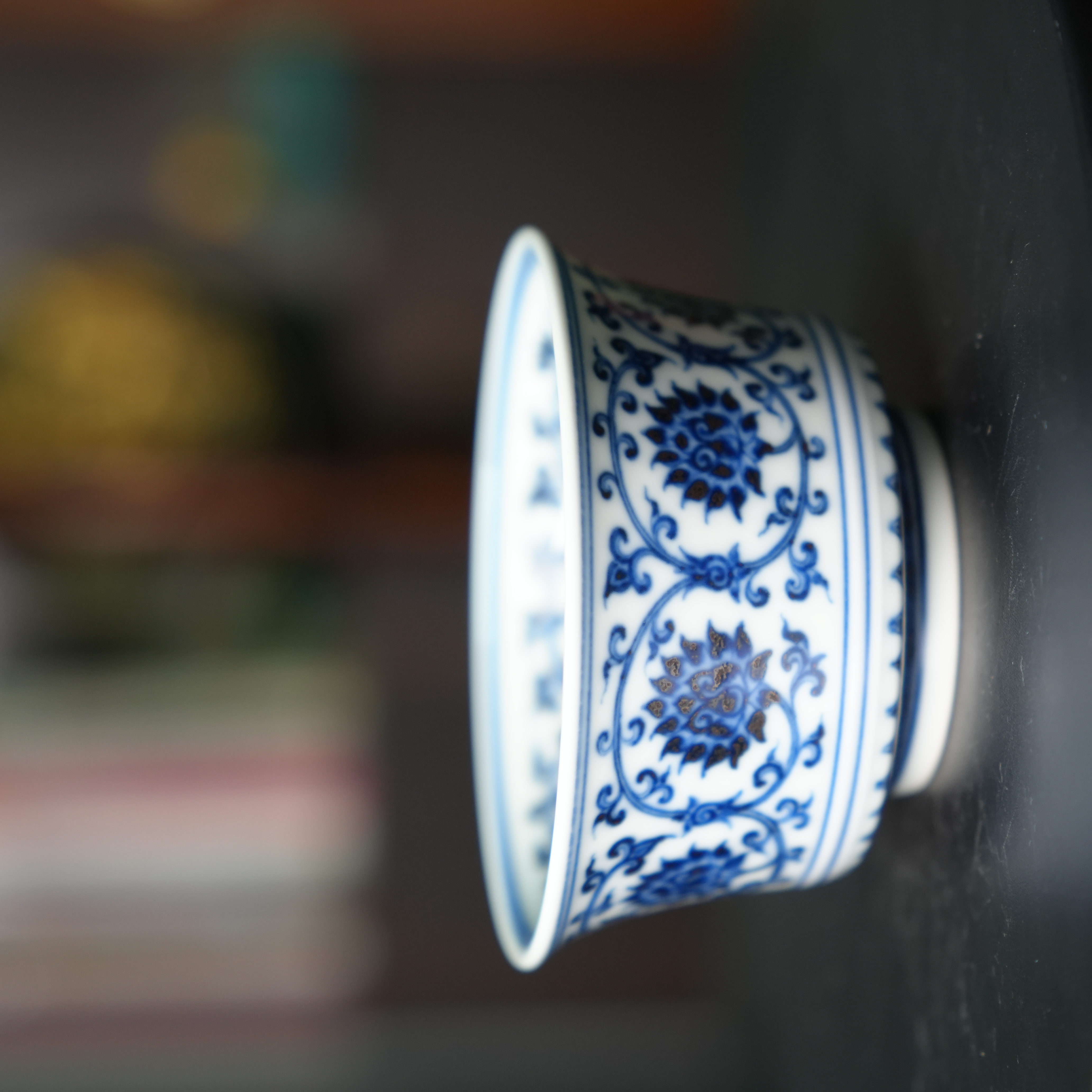 九悠阁严选-景德镇-丰雅赏玩-双沟缠枝-手工手绘马蹄杯110ML 左右