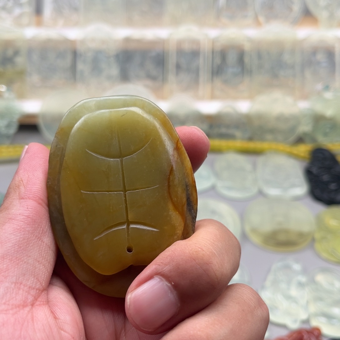 未镶嵌蛇纹石玉颈饰