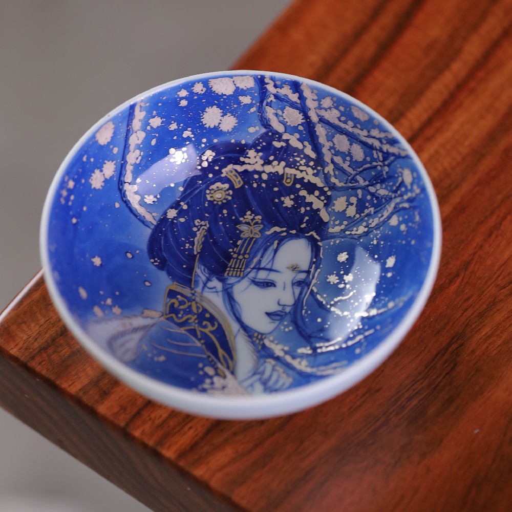 良朋柴窑 花旦描金天青内绘雪女普洱杯