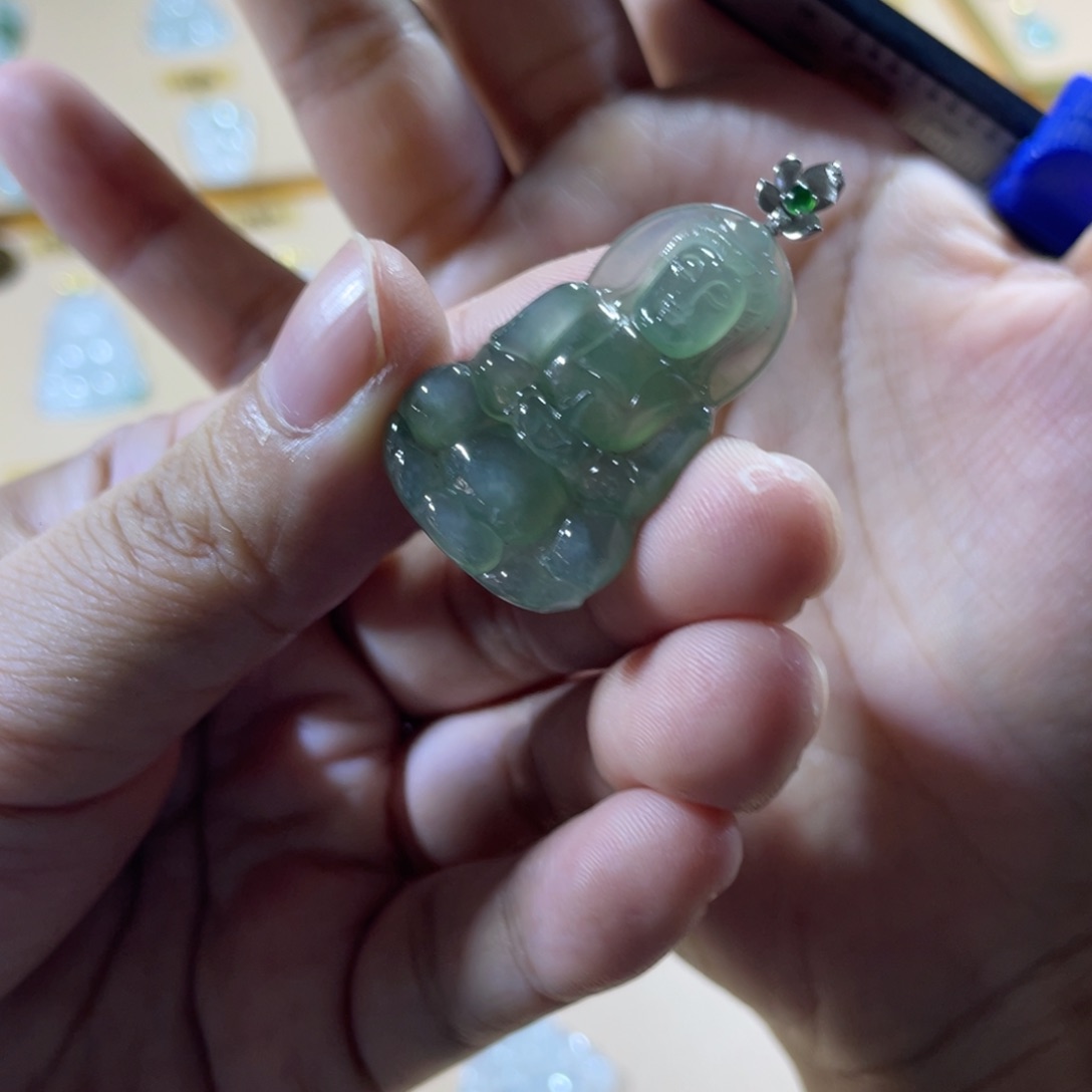 颈饰18K金镶嵌翡翠