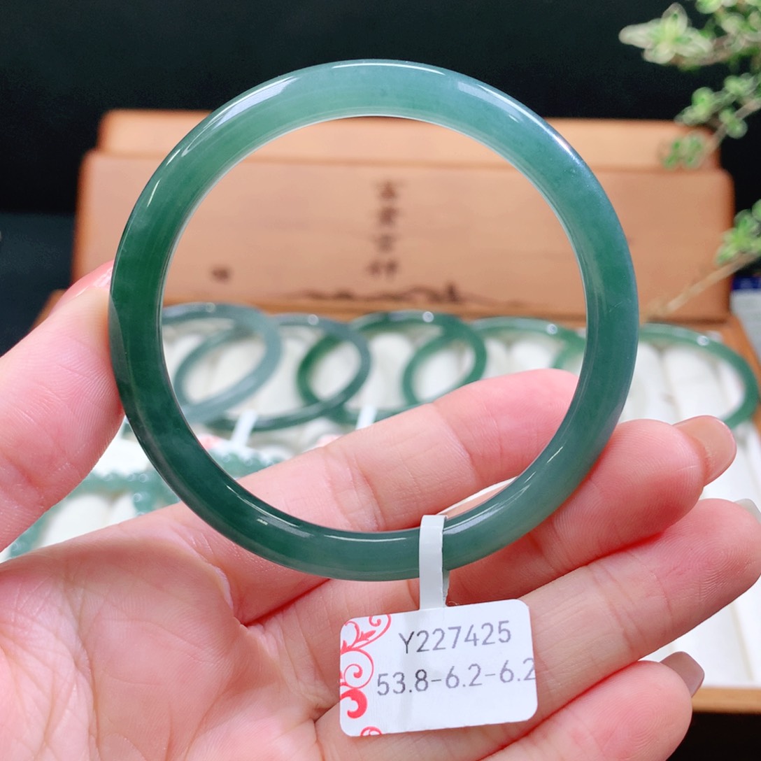 翡翠未镶嵌手镯天然