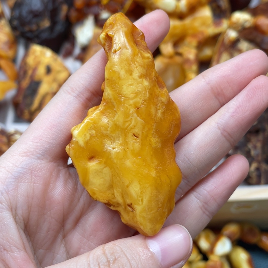 琥珀珠宝奇石未镶嵌