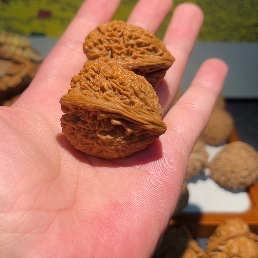 野***￴吊坠文玩核桃南疆石