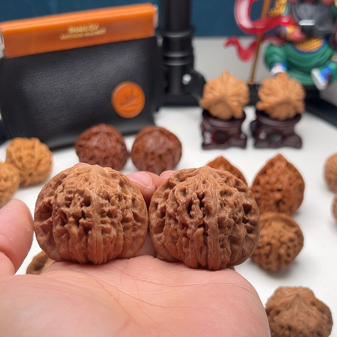 行***水文玩核桃吊坠四座楼