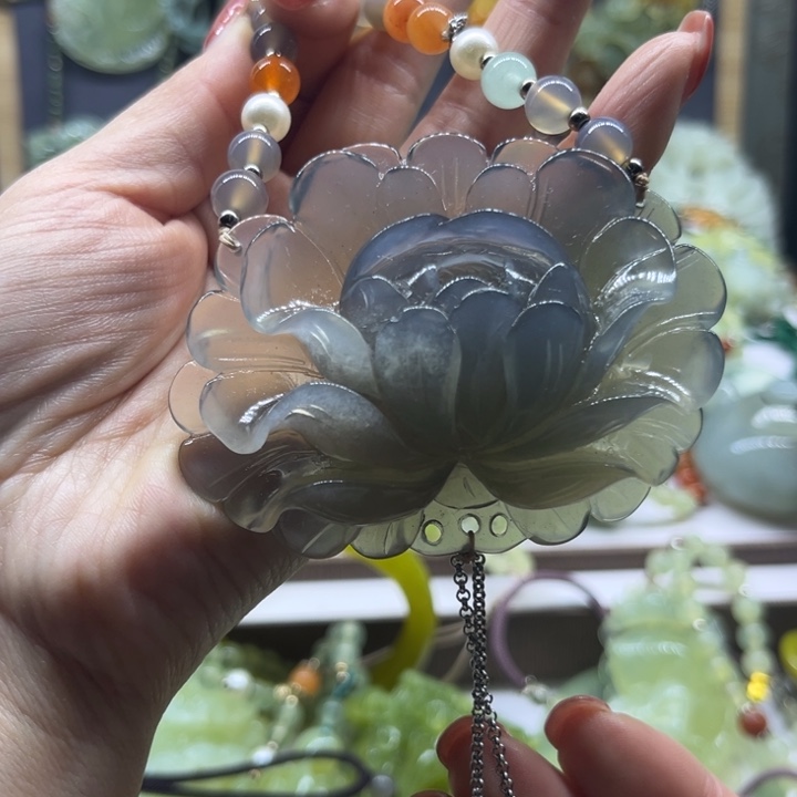 蛇纹石玉未镶嵌颈饰