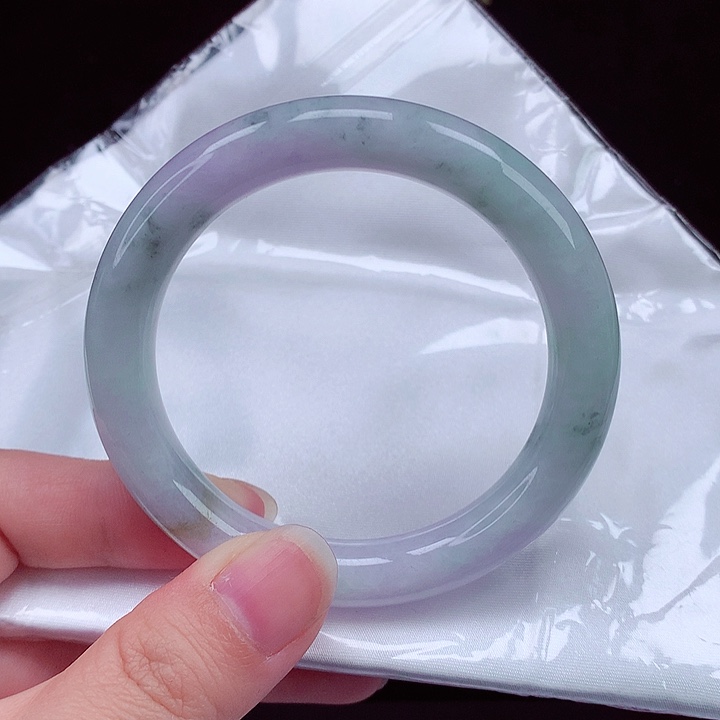 翡翠手镯未镶嵌翡翠