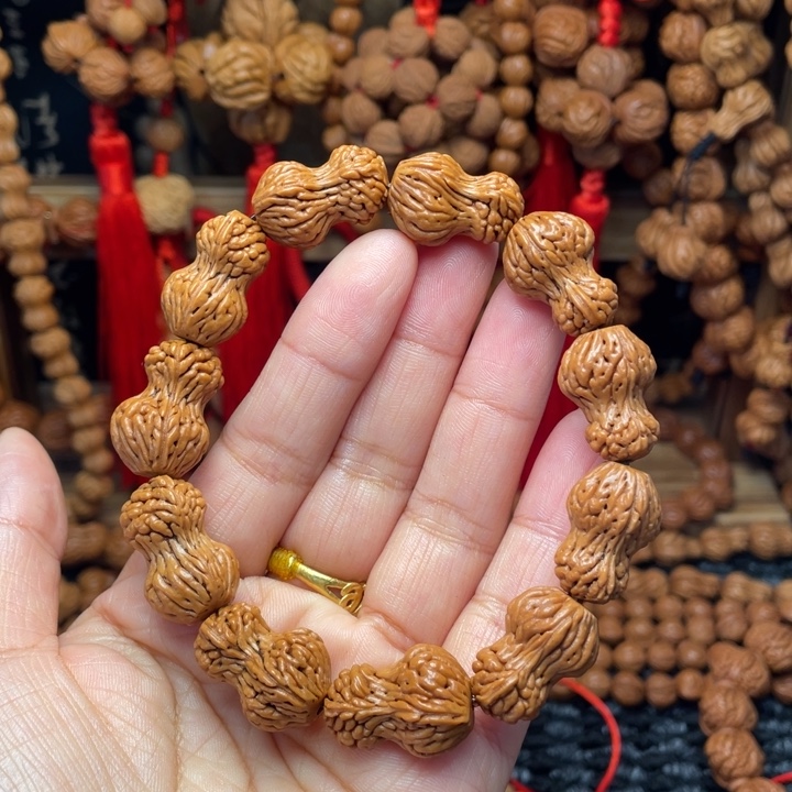 木质类龙纹桃枭挂件