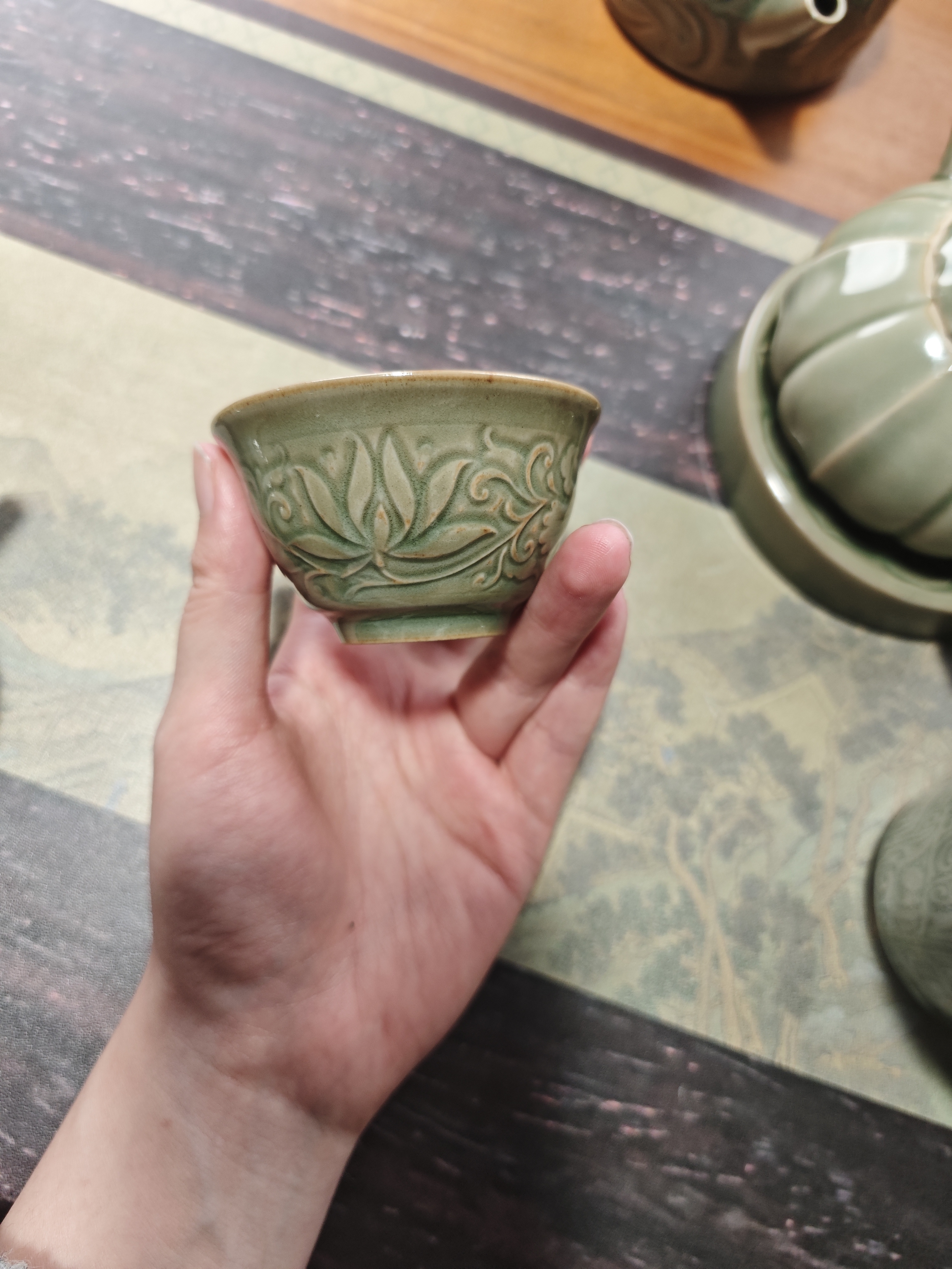 耀州窑莲纹撇口杯一个