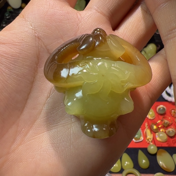 和田玉（黄玉）颈饰未镶嵌41克