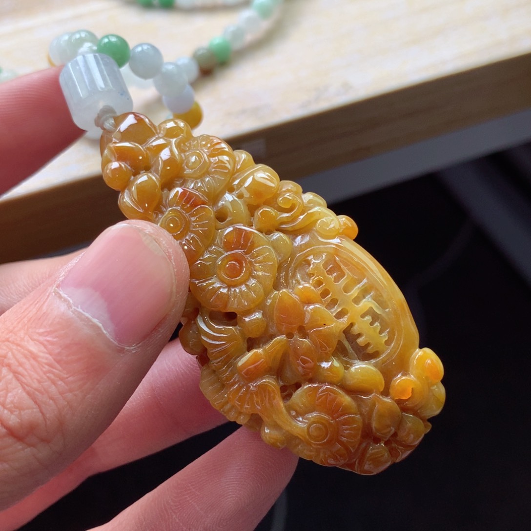 翡翠颈饰未镶嵌吊坠