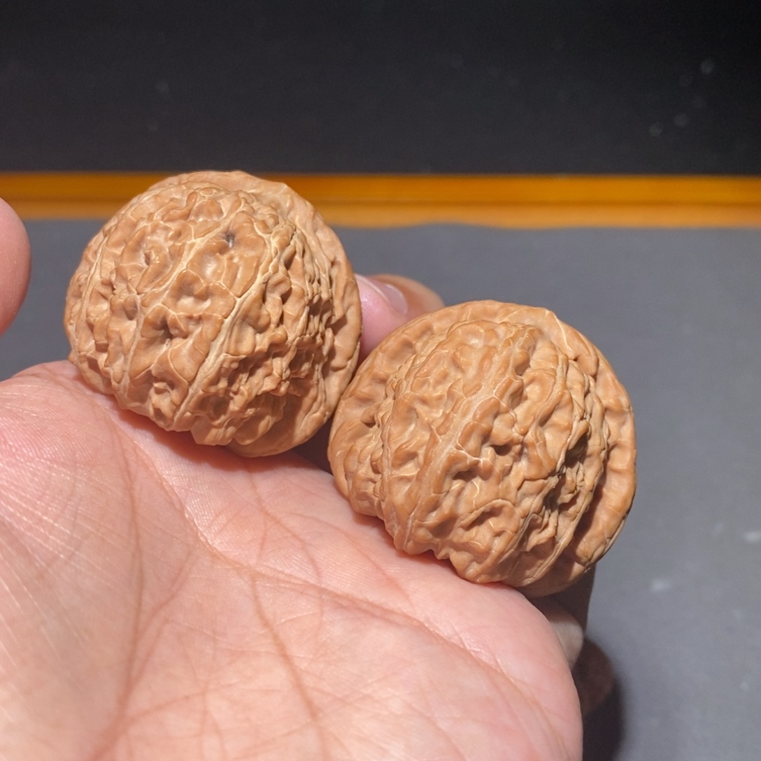 文玩核桃把件40三角白全品