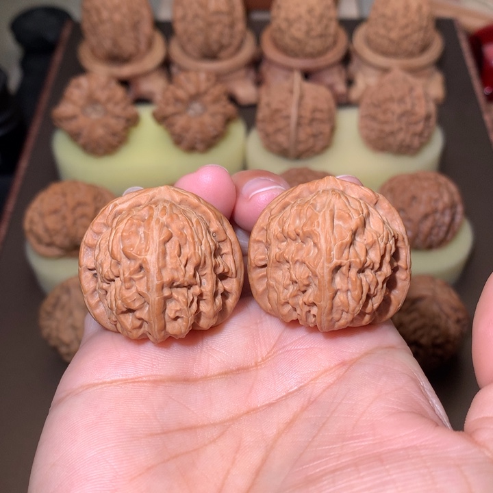 核桃文玩核桃把件白狮子