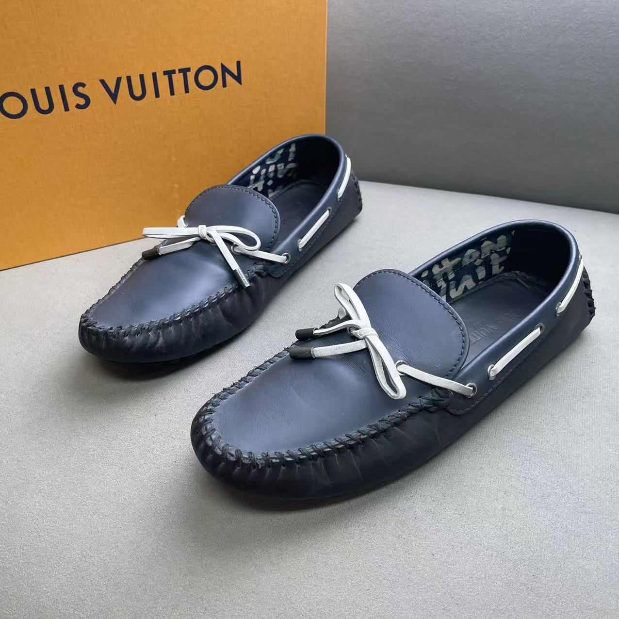 95新 LouisVuitton/路易威登 蓝色皮革面系带豆豆鞋/42.5码福利款