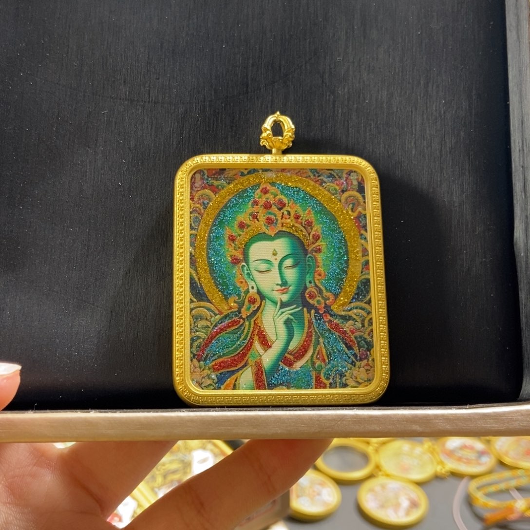 吊坠美丽的唐卡在这里结缘