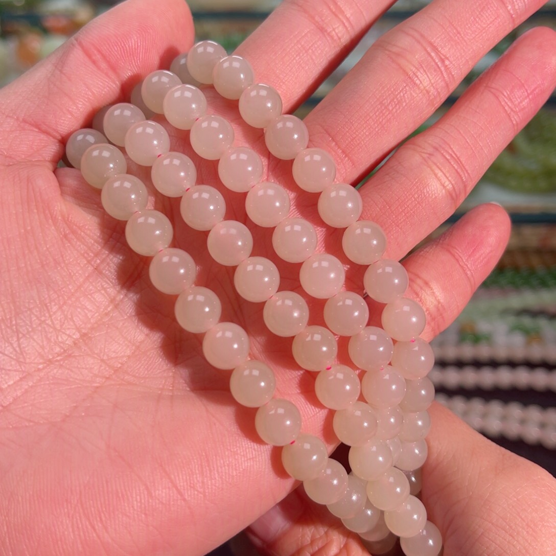 和田玉颈饰未镶嵌爱****?