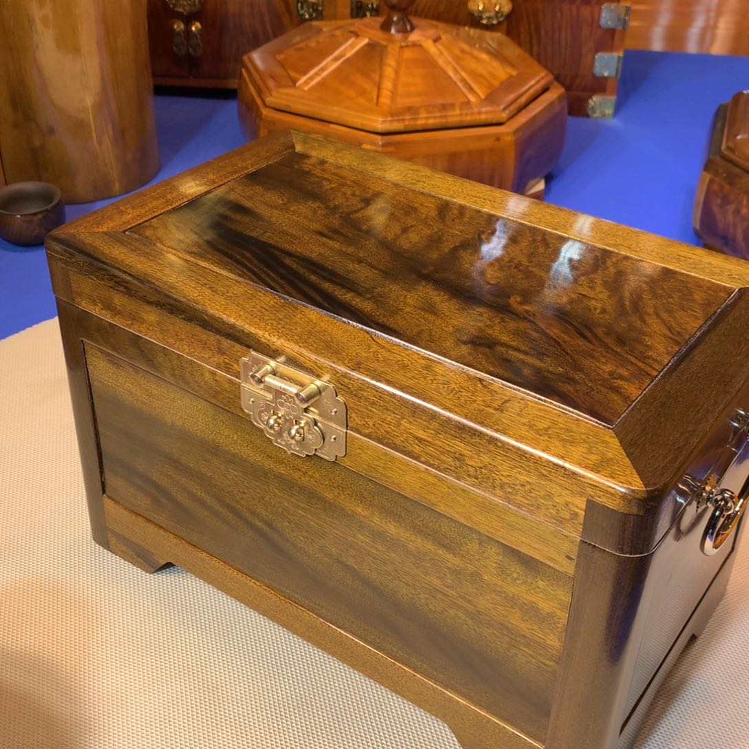 金丝楠阴沉木箱子