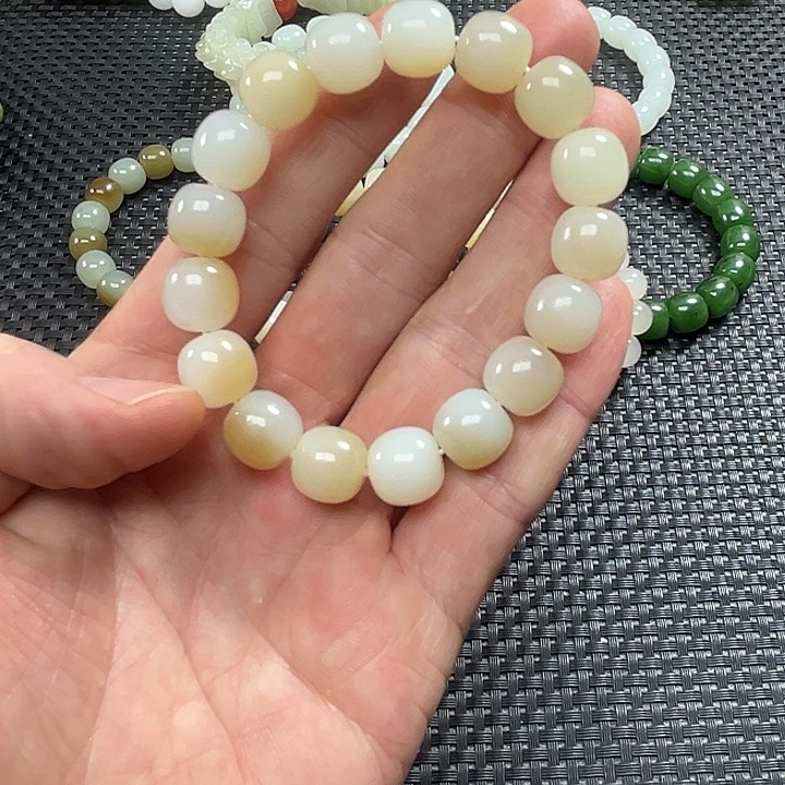 星***仔和田玉未镶嵌手链