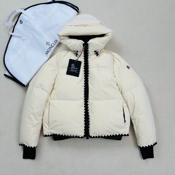 未使用 MONCLER 女士滑雪系列羽绒服/1码/WL1828