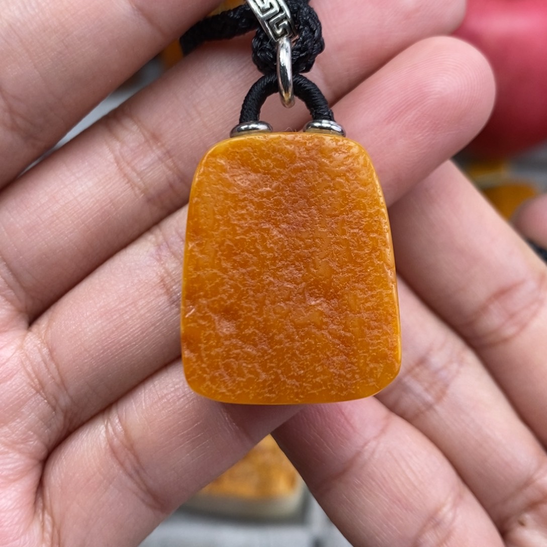 琥珀吊坠(赠链)未镶嵌