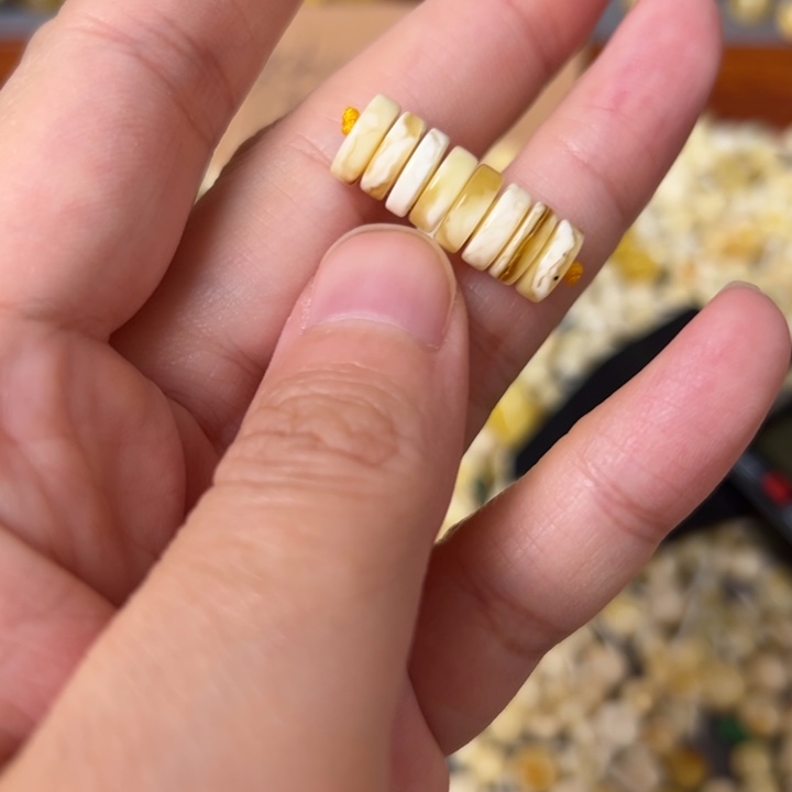 蜜蜡未镶嵌裸石8.5mm一组