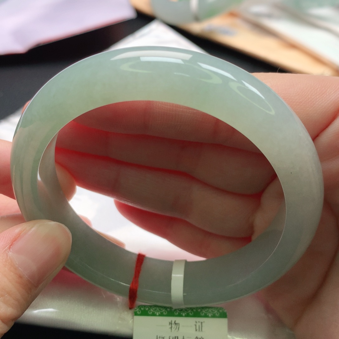 翡翠手镯未镶嵌5657圈