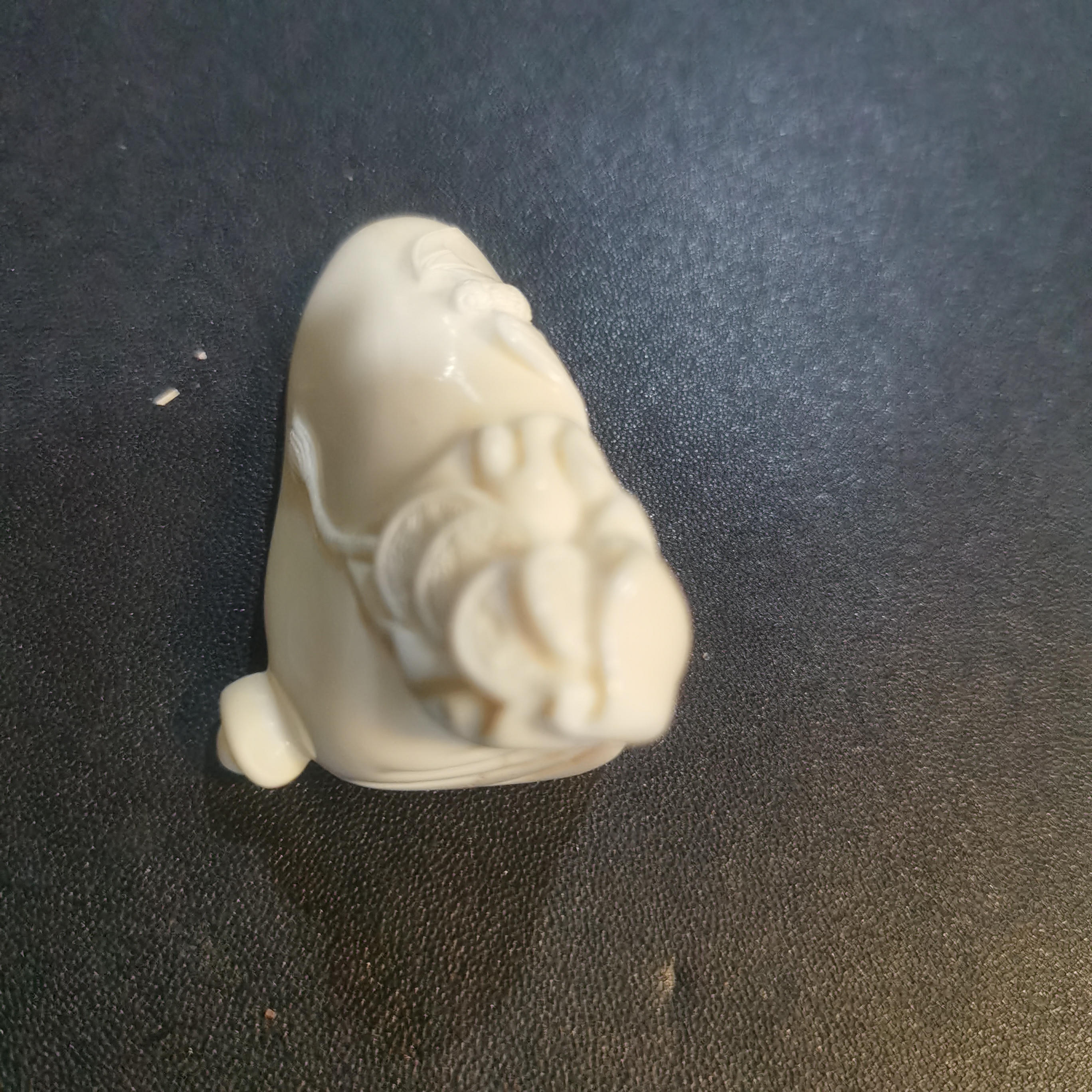 猛犸香雕刻件约27.6克SL17