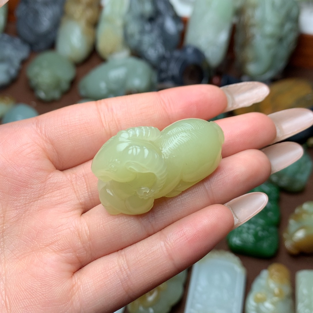 和田玉挂件未镶嵌龍**神