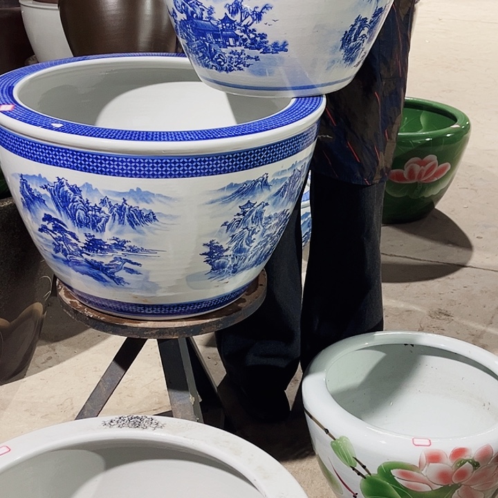 刺****景德镇陶瓷鱼缸艺术