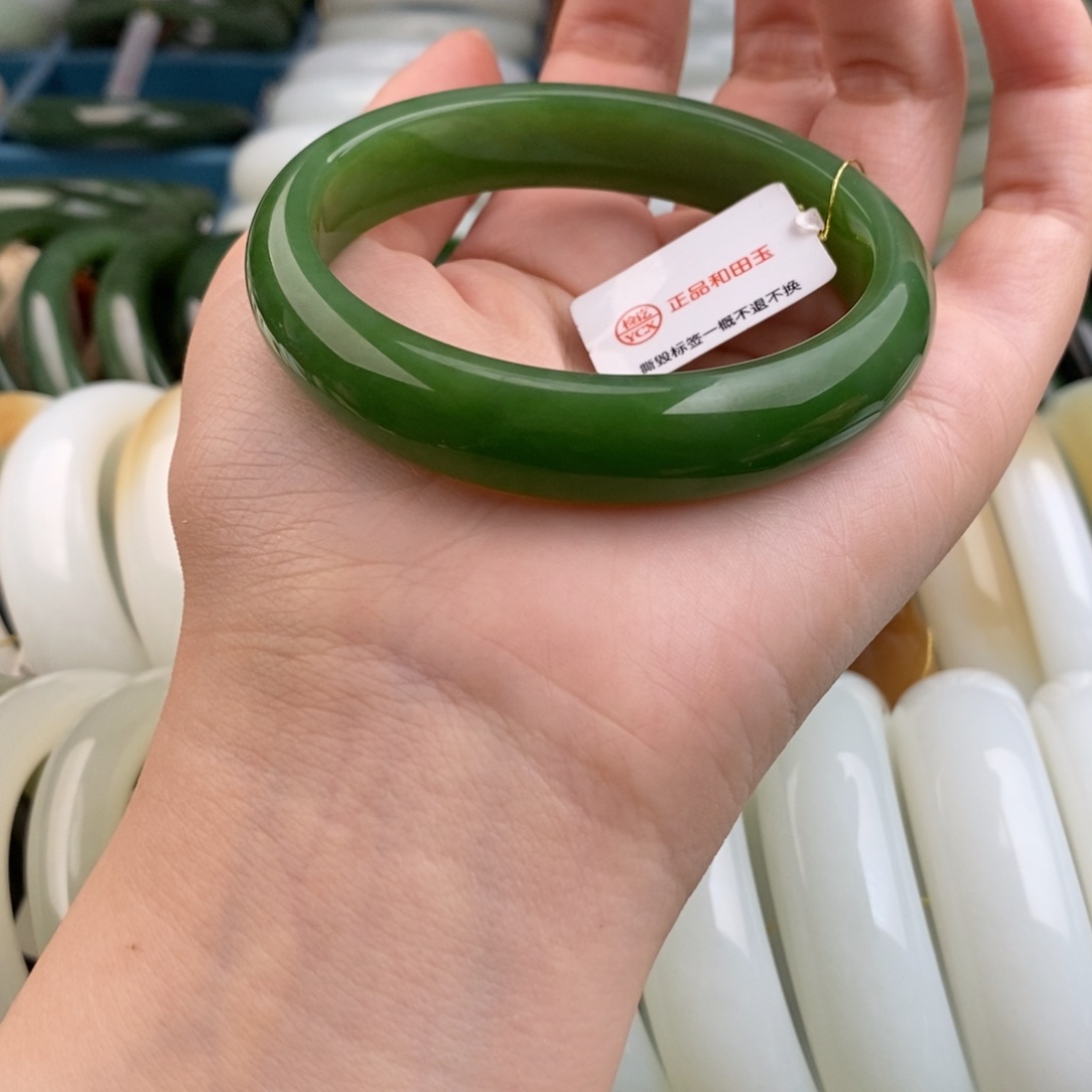 和田玉手镯未镶嵌和田玉手镯