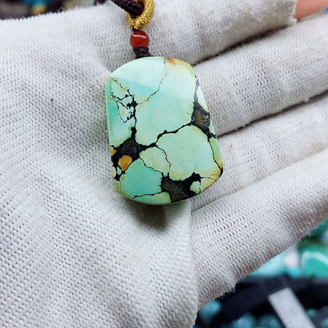 绿松石颈饰未镶嵌