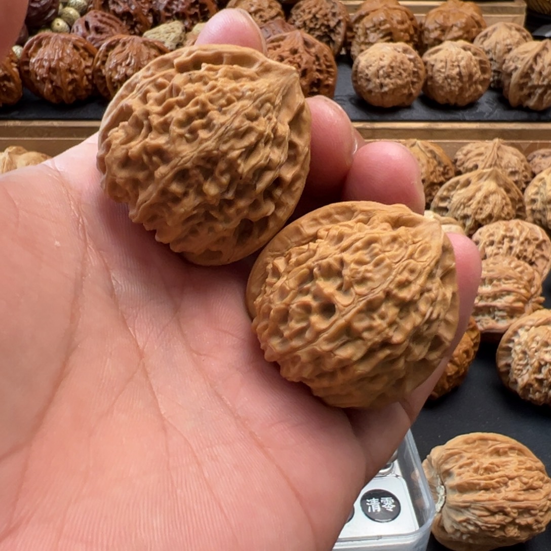 曦***猴头核桃把件文玩核桃，金牛