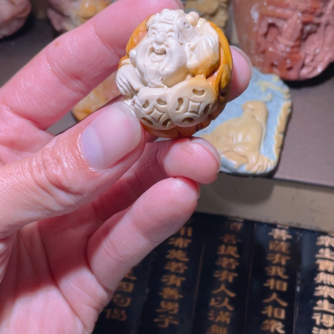 定制石英质玉未镶嵌小**?3