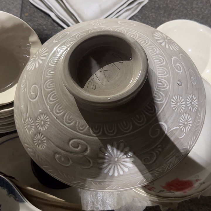 瓷片陶瓷盘子碗啥都有三岛锅盖