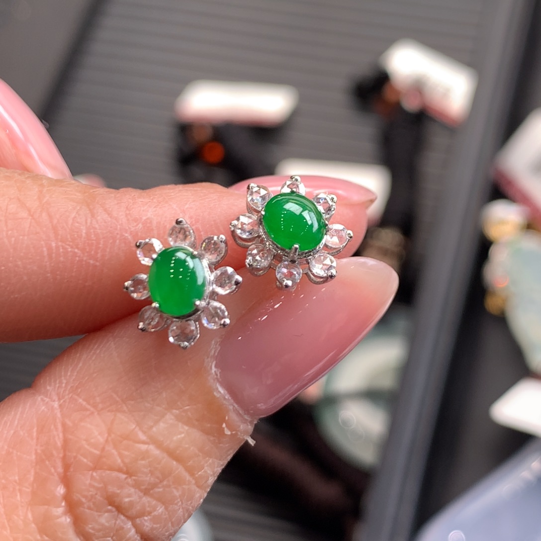 翡翠18K金镶嵌颈饰翡翠