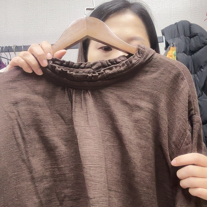 子***桉咖色木耳边上衣不退换