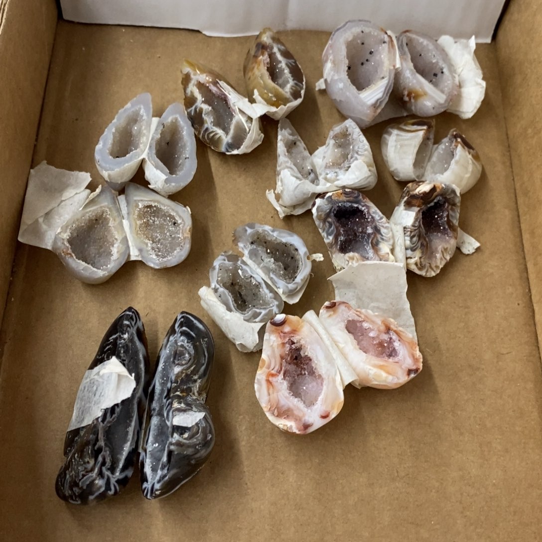 水晶盒装雷公蛋未镶嵌