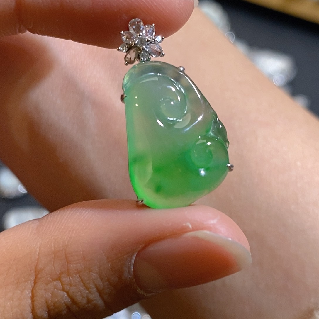 翡翠颈饰18K金镶嵌天然缅甸A货翡翠