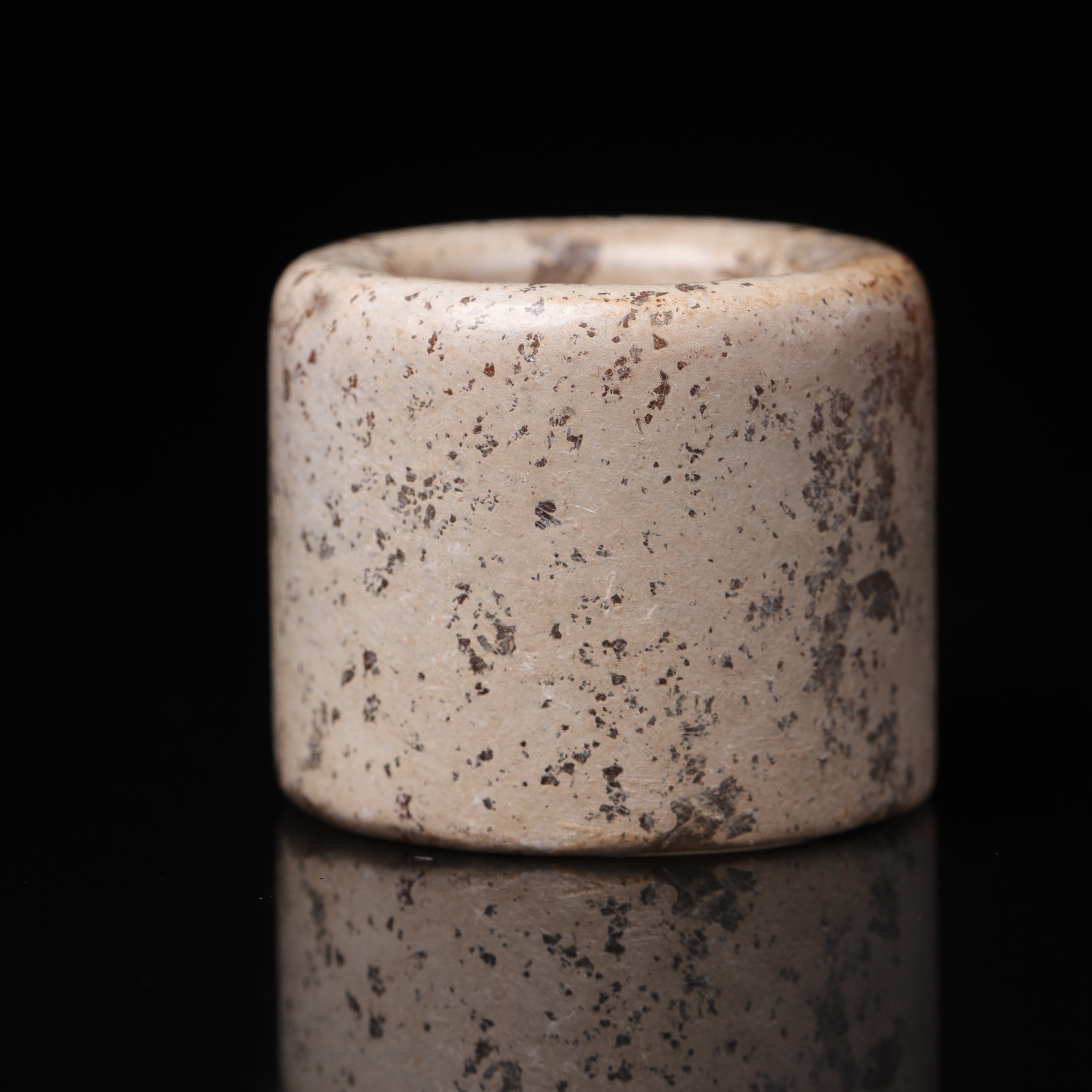 明代和田玉素扳指